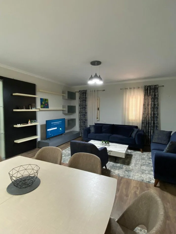 Tirane, jepet me qera apartament 2+1+Aneks+Ballkon Kati 6, 115 m² 670 € 