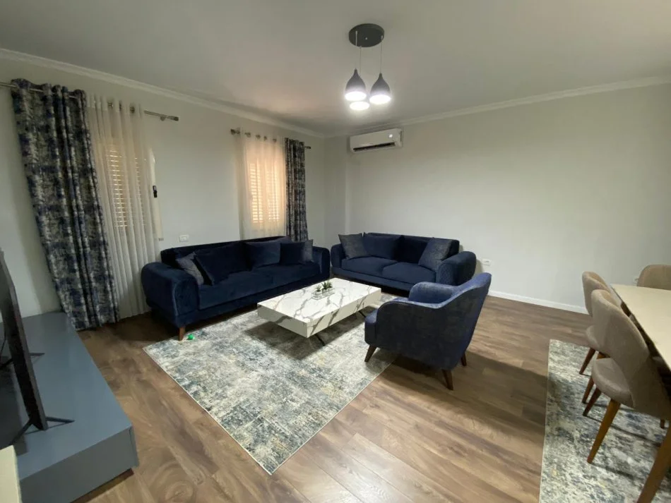 Tirane, jepet me qera apartament 2+1+Aneks+Ballkon Kati 6, 115 m² 670 € 
