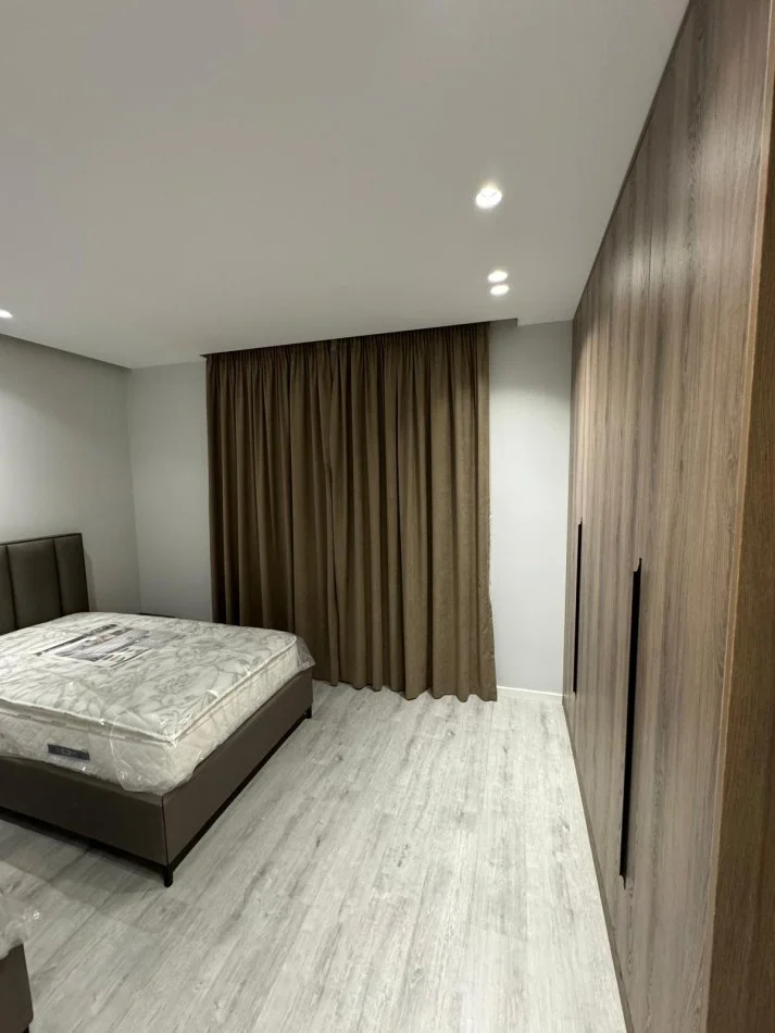 Tirane, Vile 3 kateshe me qira  Kati 0, 420 m² 3.000 € (Rruga Elbasanit)