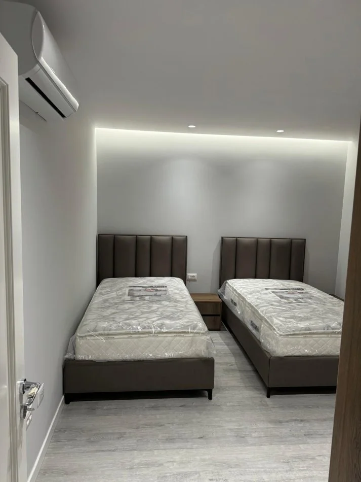 Tirane, Vile 3 kateshe me qira  Kati 0, 420 m² 3.000 € (Rruga Elbasanit)