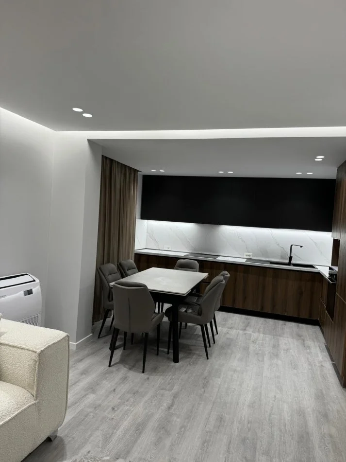 Tirane, Vile 3 kateshe me qira  Kati 0, 420 m² 3.000 € (Rruga Elbasanit)