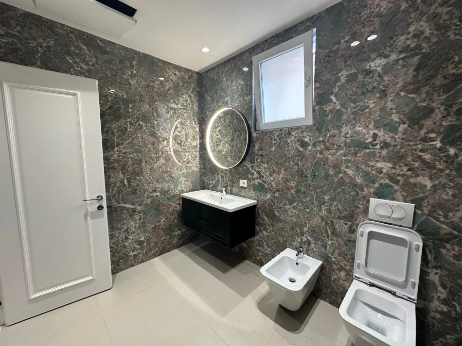 Tirane, Vile 3 kateshe me qira  Kati 0, 420 m² 3.000 € (Rruga Elbasanit)