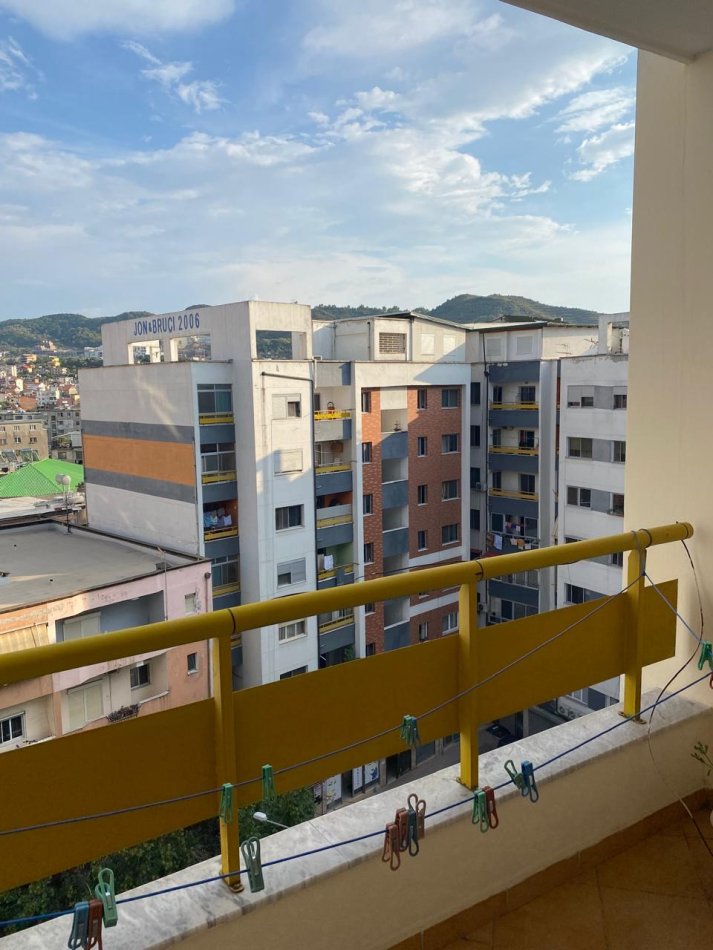 Tirane, jepet me qera apartament 2+1+Ballkon Kati 6, 100 m² 500 € (Rruga Irfan Tomini)