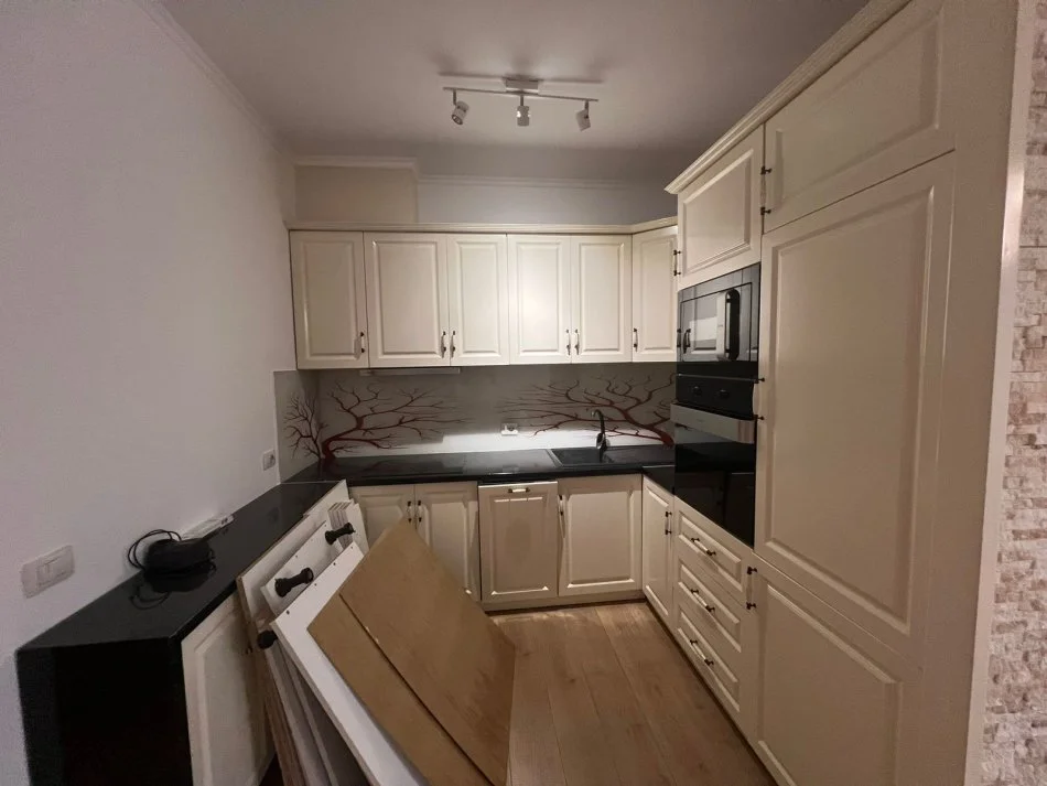 Tirane, shitet 2+1 Kati 2, 