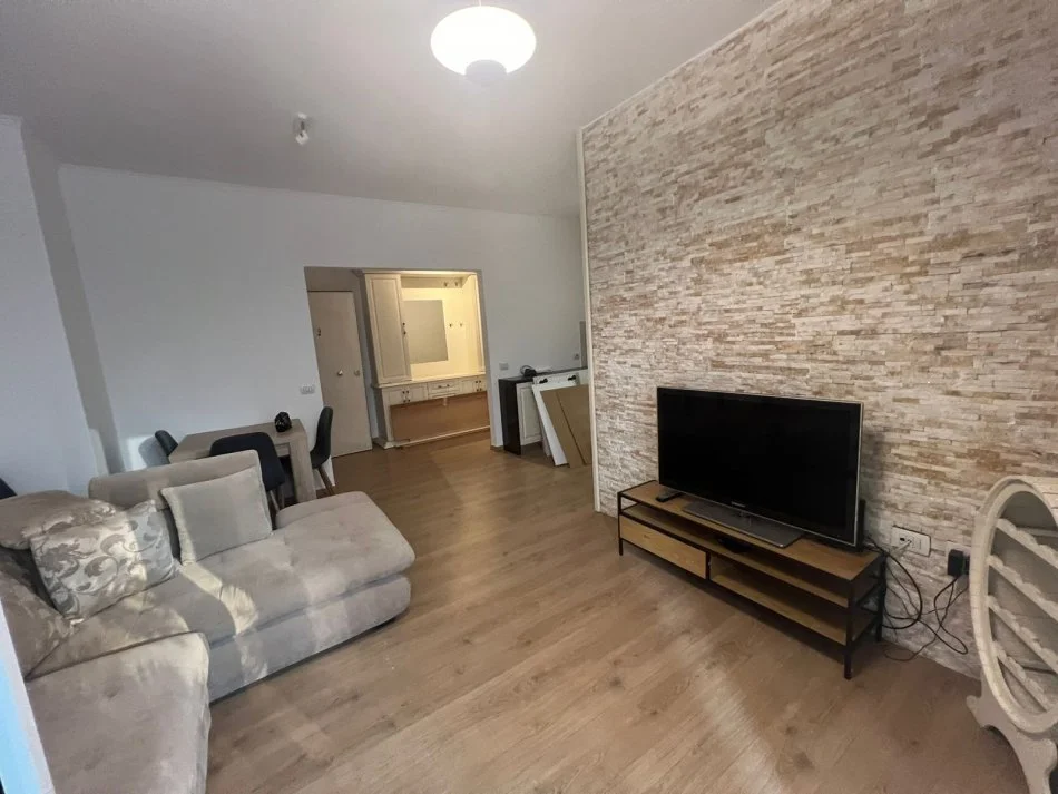 Tirane, shitet 2+1 Kati 2, 