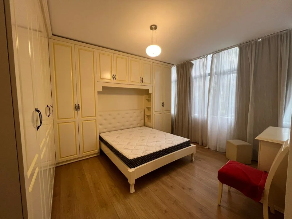 Tirane, shitet 2+1 Kati 2, 