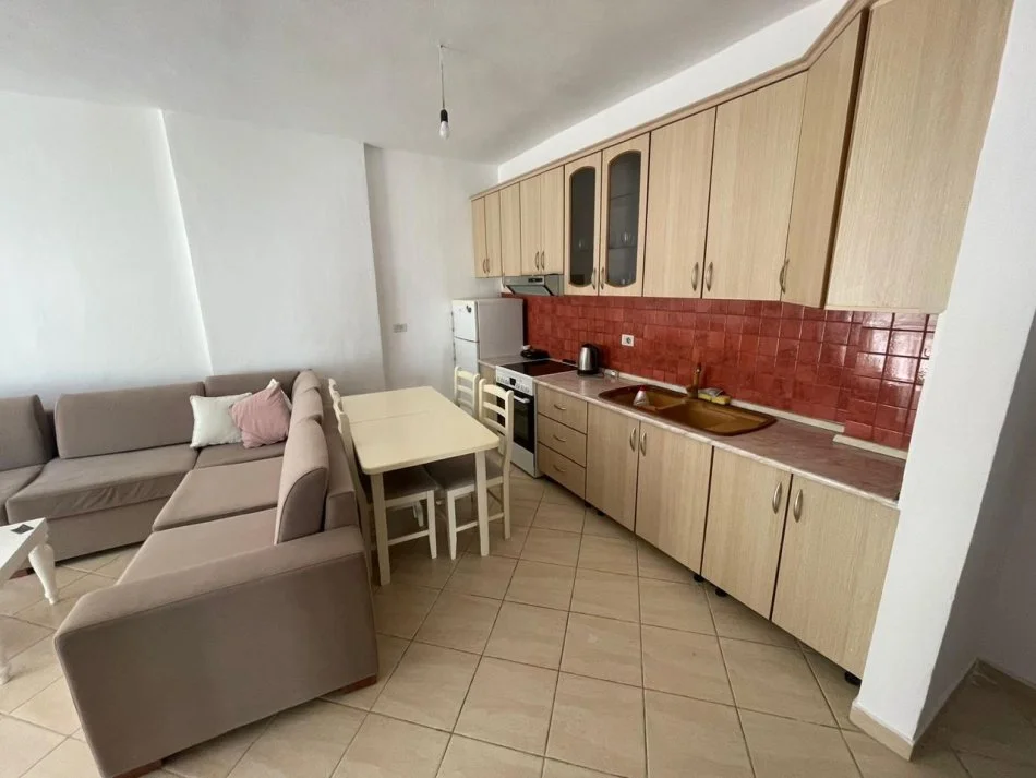 Vlore, jap me qera apartament 1+1+Ballkon Kati 6, 70 m² 380 € (Lungomare)