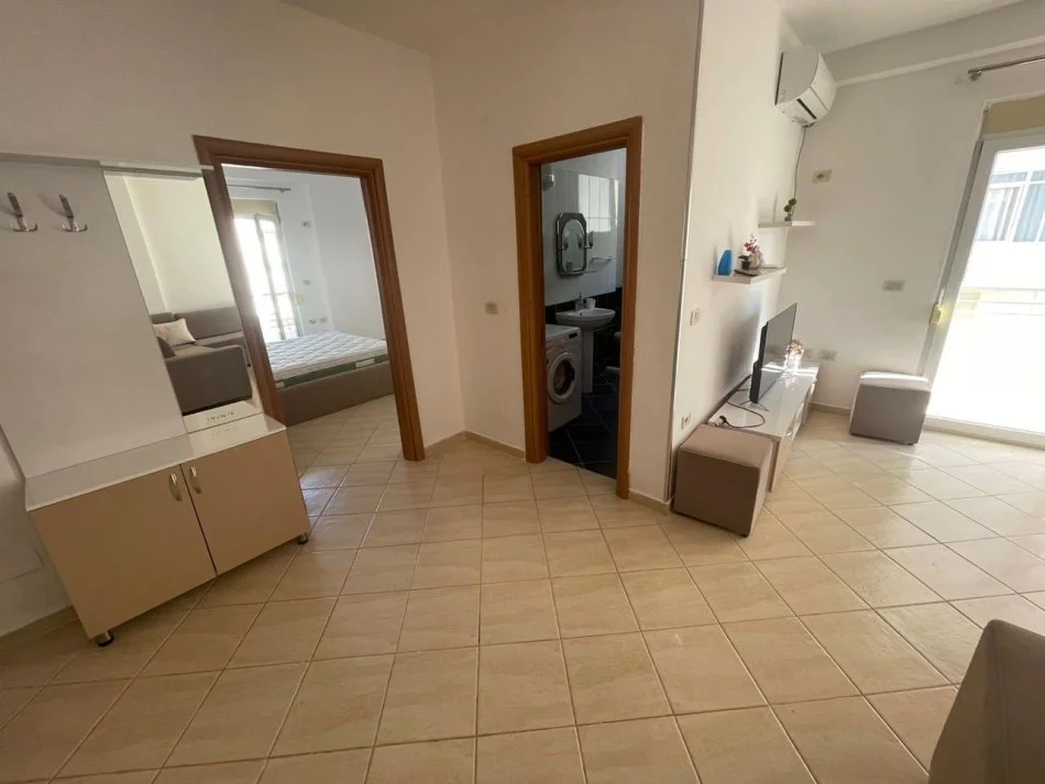 Vlore, jap me qera apartament 1+1+Ballkon Kati 6, 70 m² 380 € (Lungomare)