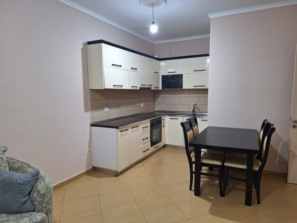 Tirane, jepet me qera apartament 1+1+Ballkon Kati 2, 62 m² 32.000 Lek (Thoma Koxhaj)