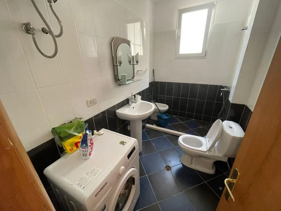 Vlore, jap me qera apartament 1+1+Ballkon Kati 6, 70 m² 380 € (Lungomare)