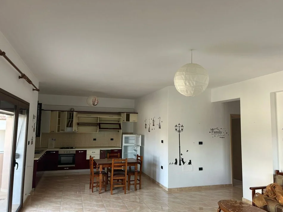 Tirane, jepet me qera Vile 2+1 Kati 3, 120 m² (Pran Shkolles Myslym Shima, Yzberisht)