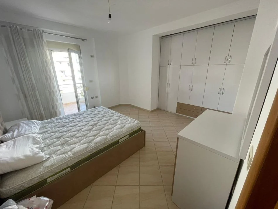 Vlore, jap me qera apartament 1+1+Ballkon Kati 6, 70 m² 380 € (Lungomare)