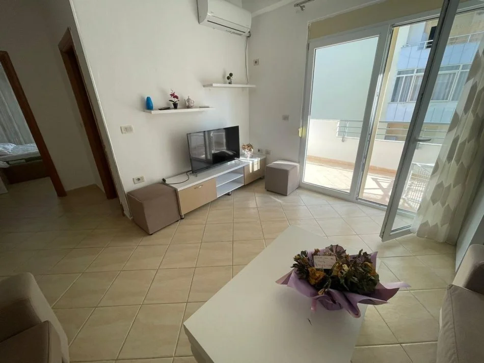 Vlore, jap me qera apartament 1+1+Ballkon Kati 6, 70 m² 380 € (Lungomare)