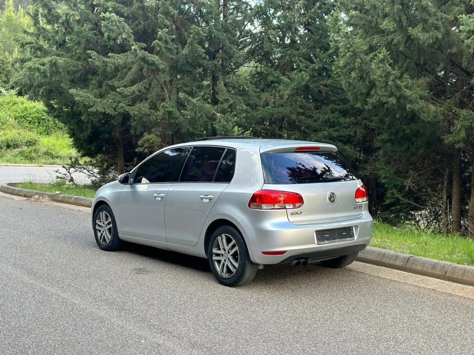 Elbasan, shes makine GOLF 6 2011 Nafte, gri e erret automatik 153.000 km