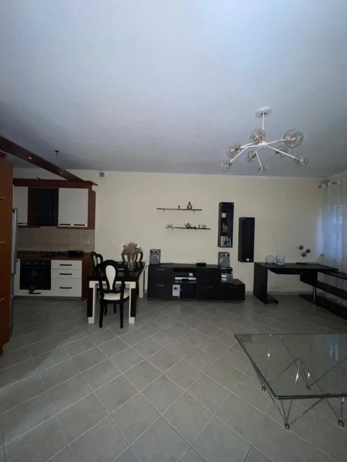 Tirane, jepet me qera apartament 1+1 Kati 3, 65 m² (Pran Nela 6,Yzberisht)