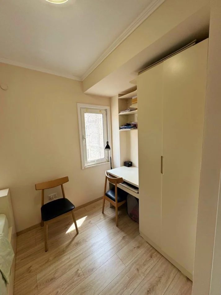 Tirane, jap me qera apartament 2+1+Ballkon Kati 4, 80 m² 800 € (Stadiumi Dinamo)