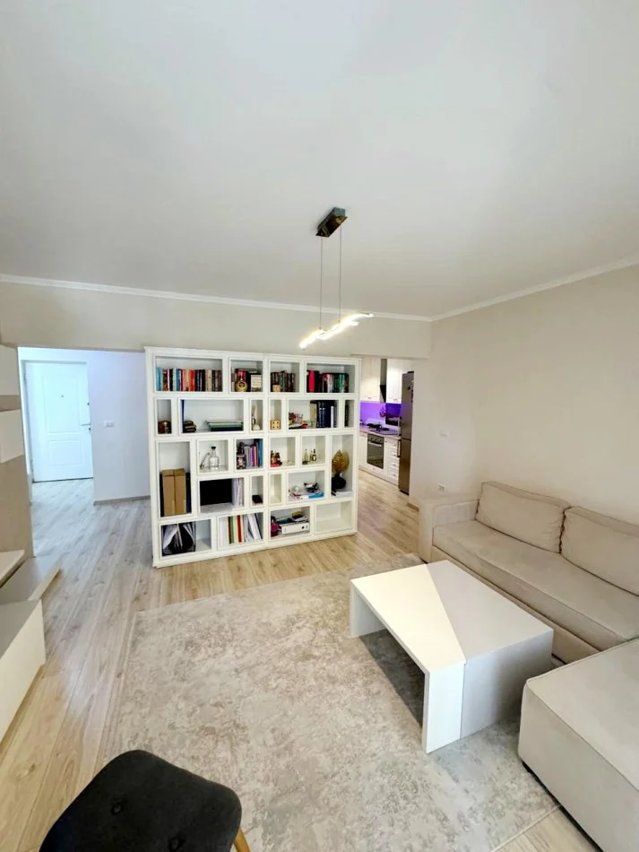 Tirane, jap me qera apartament 2+1+Ballkon Kati 4, 80 m² 800 € (Stadiumi Dinamo)