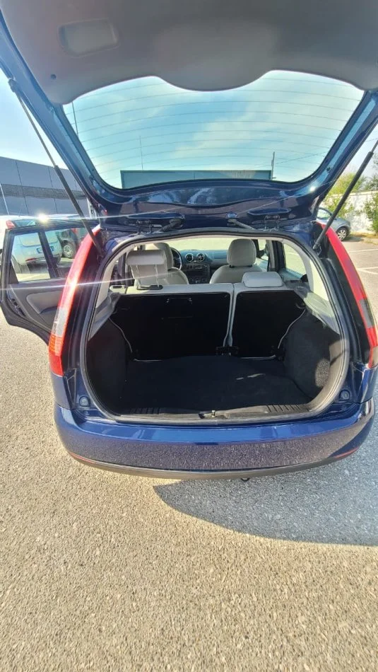 Tirane, shes makine Ford Fiesta Benzin, blu manuale Kondicioner 201.000 km 1.700 €