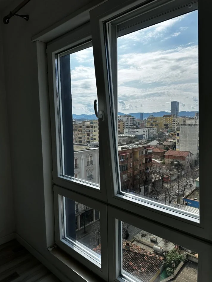Tirane, jepet me qera apartament 2+1 Kati 7, 105 m² 800 € (Rruga Hoxha Tasim)