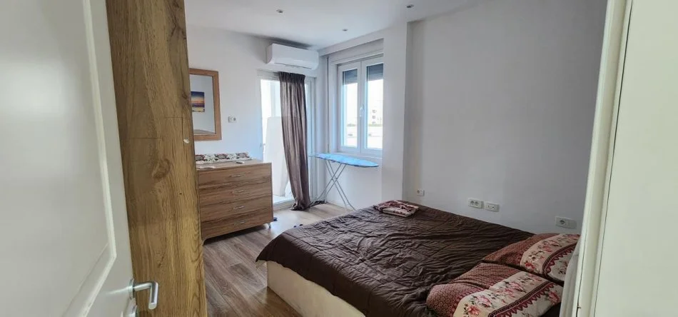 Tirane, jepet me qera apartament 2+1 Kati 8, 650 € (Kavajes)