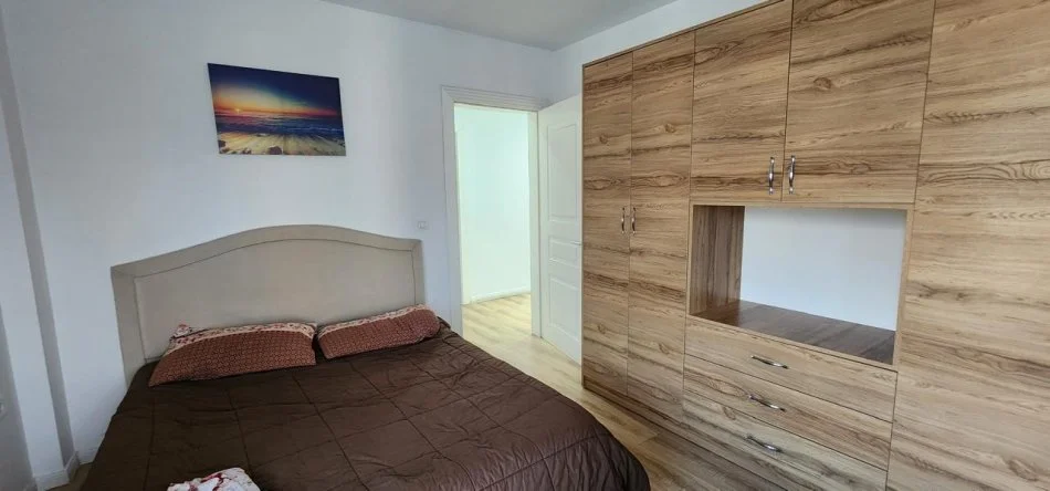 Tirane, jepet me qera apartament 2+1 Kati 8, 650 € (Kavajes)