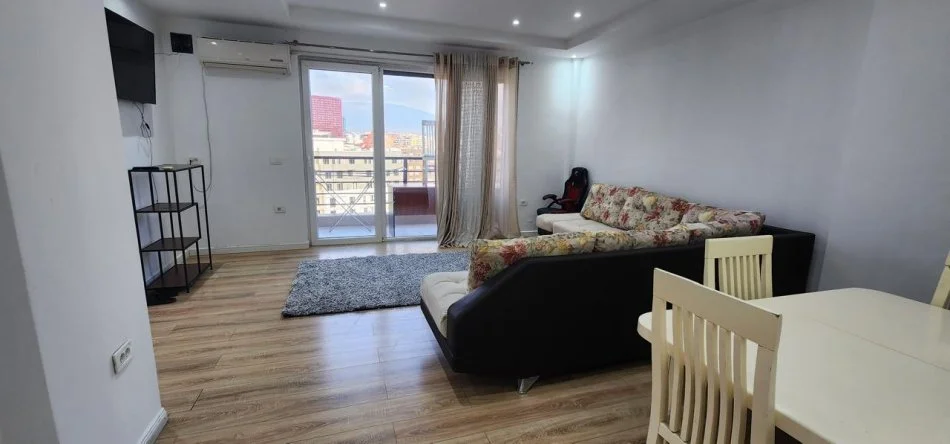 Tirane, jepet me qera apartament 2+1 Kati 8, 650 € (Kavajes)