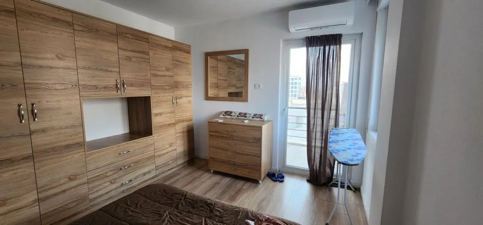 Tirane, jepet me qera apartament 2+1 Kati 8, 650 € (Kavajes)