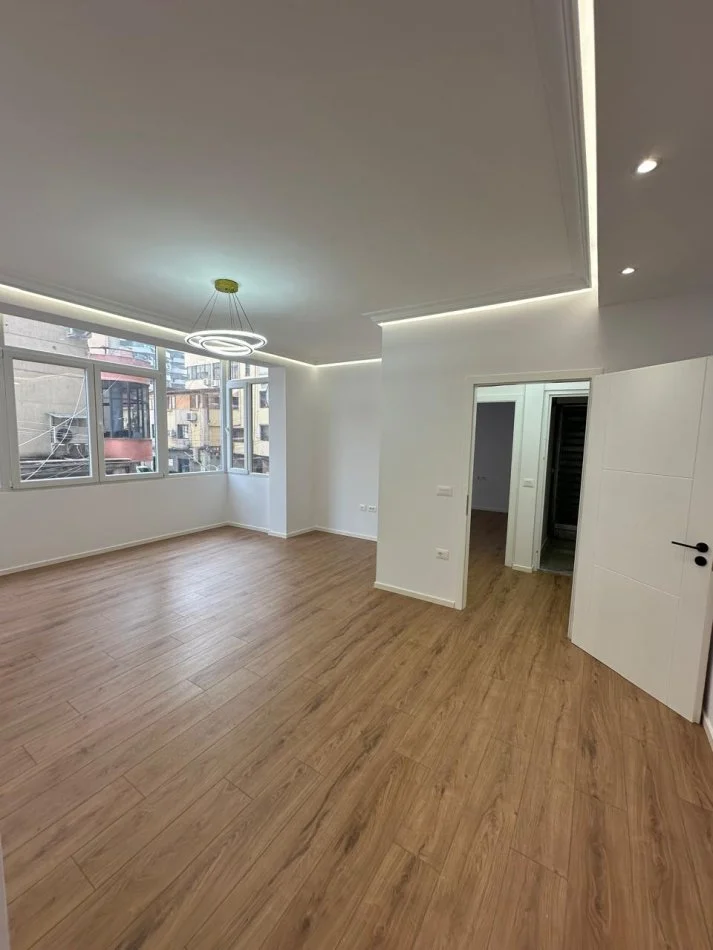 Tirane, shitet apartament 2+1 Kati 2, 210.000 € 