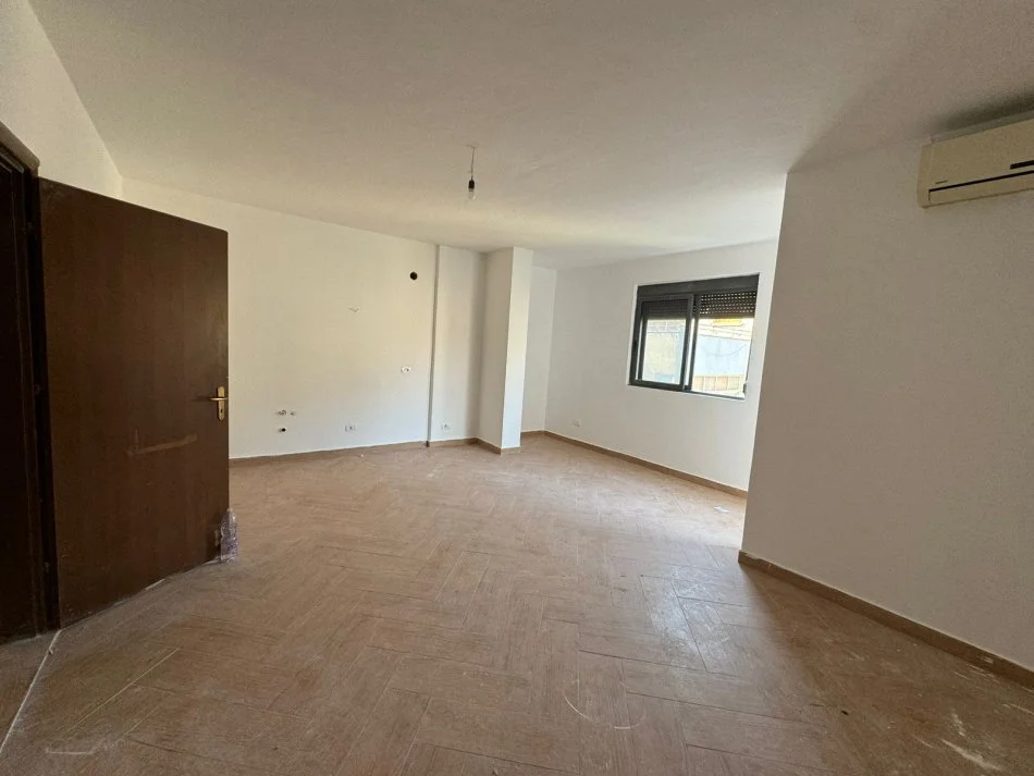 Durres, shitet apartament Kati 3, 130 m² 115.000 € (Ish rajoni, Lagja 5