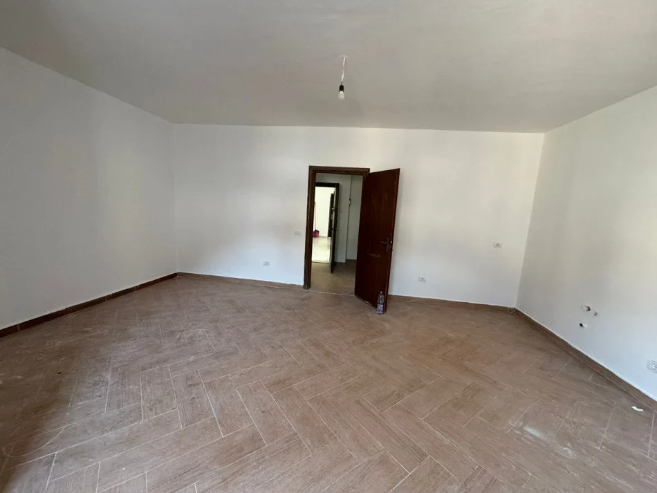 Durres, shitet apartament Kati 3, 130 m² 115.000 € (Ish rajoni, Lagja 5