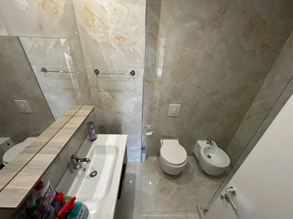 Tirane, jepet me qera apartament 2+1+Aneks+Ballkon Kati 6, 115 m² 800 € (Komuna e Parisit)