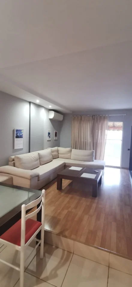 Tirane, jepet me qera apartament 2+1+Aneks+Ballkon Kati 7, 95 m² 651 € 
