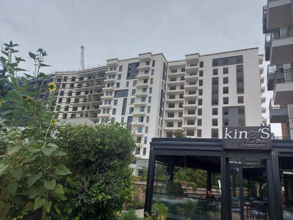 Tirane, shes apartament 2+1 Kati 3, 91 m² 135.000 € (Fusha e aviacionit)