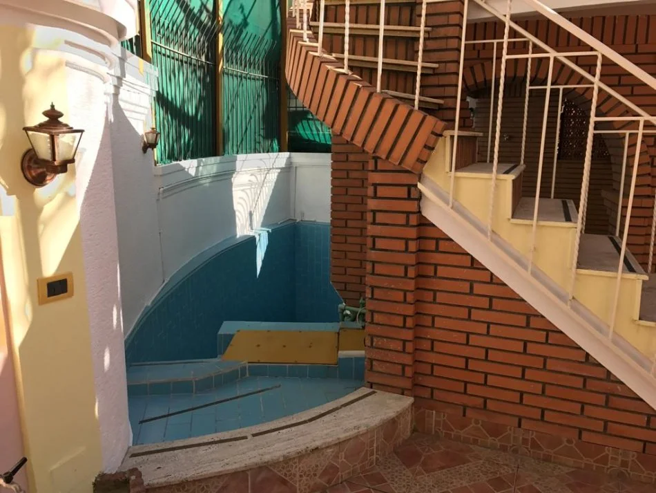 Tirane, shitet Vile , 610 m²,415 m2 truall, 4.000.000 € (KOPSHTI BOTANIK),TIRANE