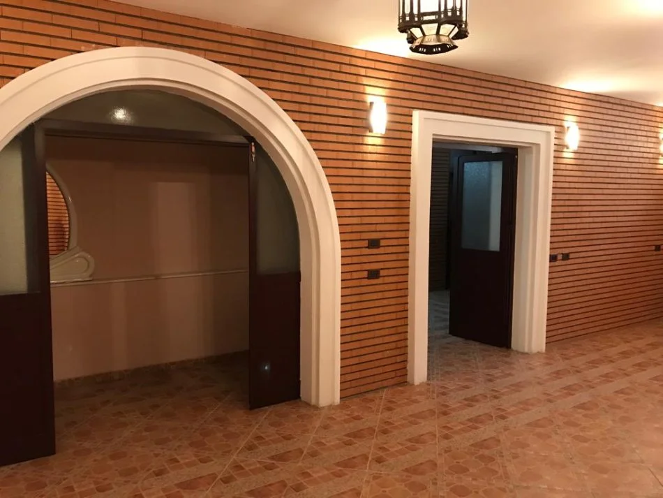 Tirane, shitet Vile , 610 m²,415 m2 truall, 4.000.000 € (KOPSHTI BOTANIK),TIRANE