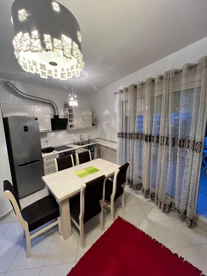 Tirane, jepet me qera apartament 2+1+Ballkon Kati 3, 90 m² 500 € (Ndre Mjeda)