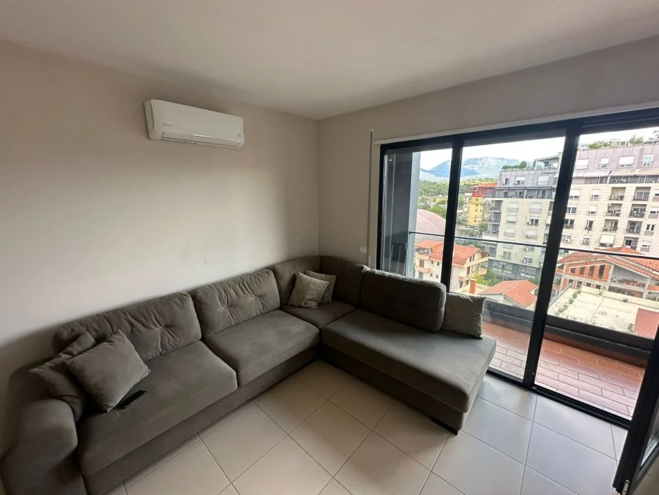 Tirane, jepet me qera apartament 2+1+Ballkon Kati 7, 110 m² 800 € (Komuna e Parisit)