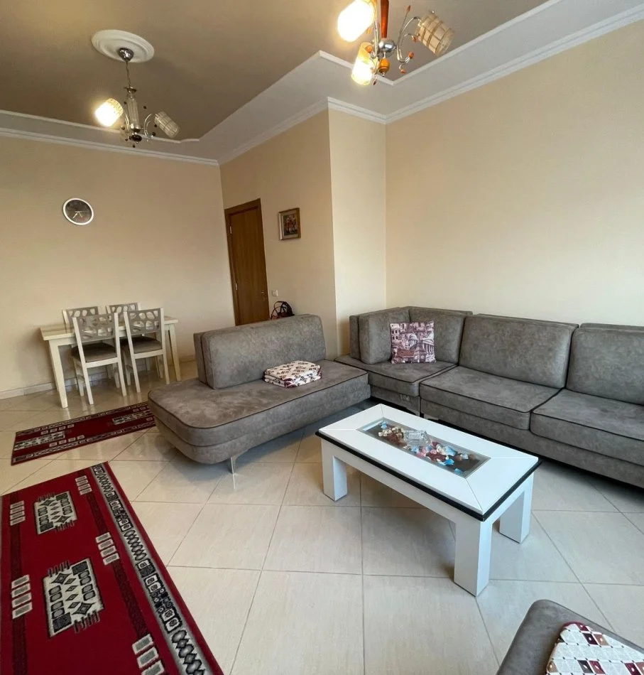 Tirane, shes 1+1 Kati 2, 