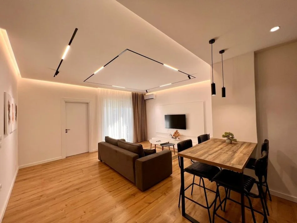 Komuna e Parisit / Apartament 1+1+Blk, 700 €