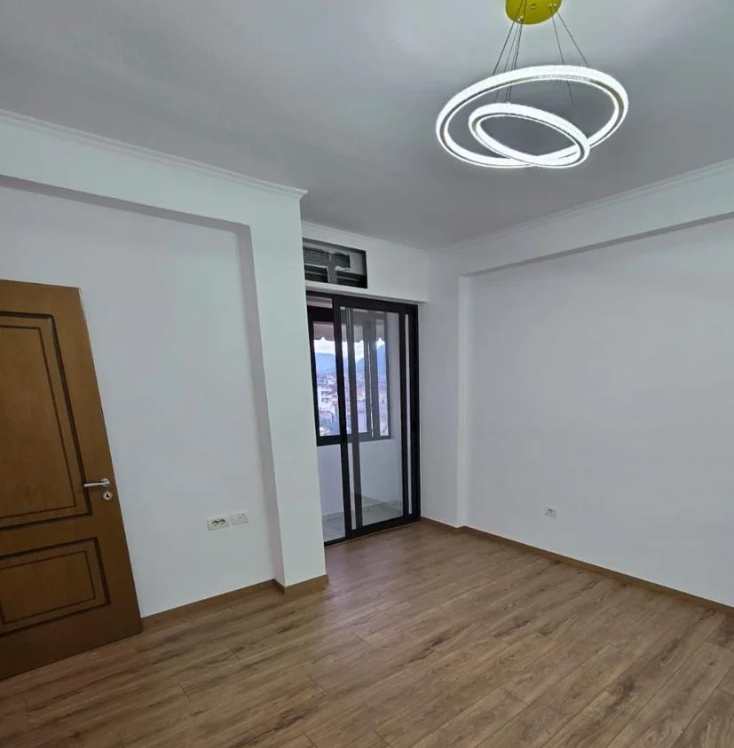 Tirane, shes 1+1 Kati 5,