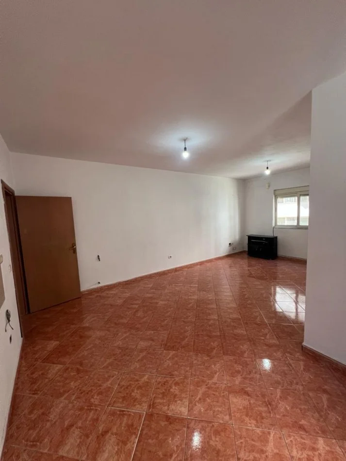 Durres, shitet apartament 3+1 Kati 2, 136 m² 130.000 € (Ujsjellesi,Durres)