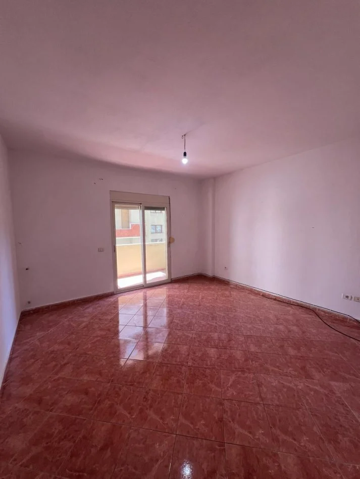 Durres, shitet apartament 3+1 Kati 2, 136 m² 130.000 € (Ujsjellesi,Durres)