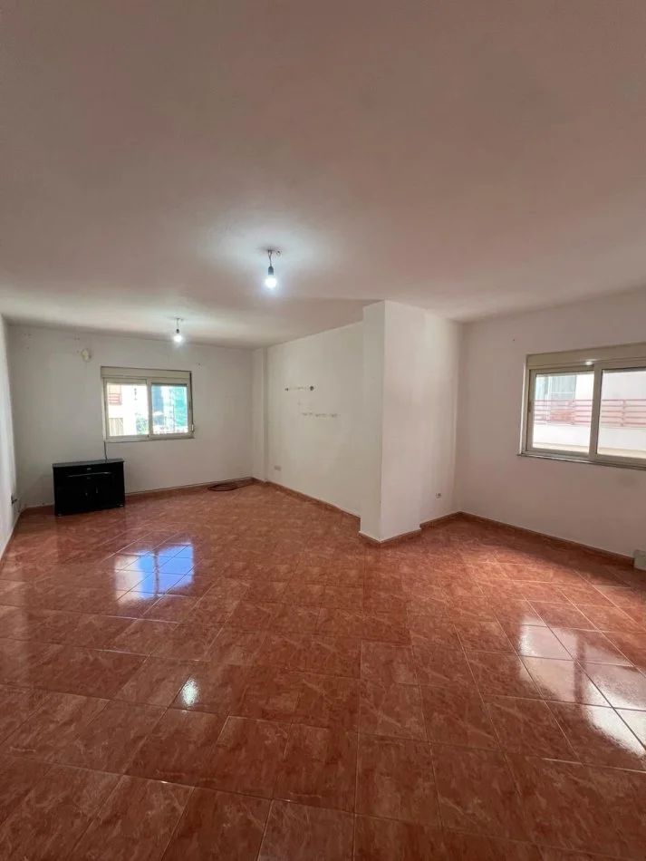 Durres, shitet apartament 3+1 Kati 2, 136 m² 130.000 € (Ujsjellesi,Durres)
