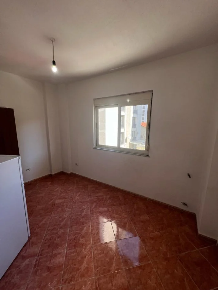 Durres, shitet apartament 3+1 Kati 2, 136 m² 130.000 € (Ujsjellesi,Durres)