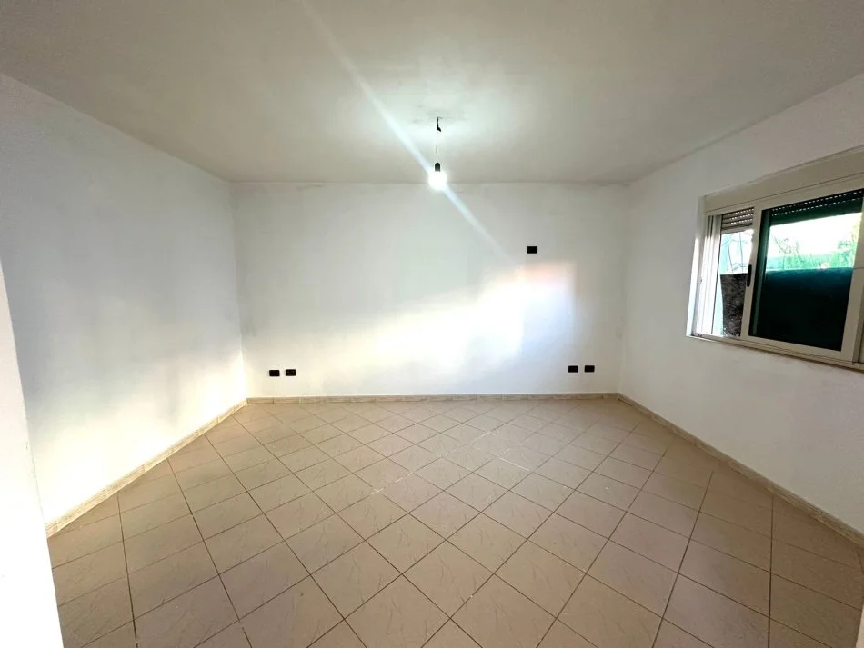 Durres, shitet apartament 1+1 Kati 2, 65 m² 65.000 € (Te stadiumi)