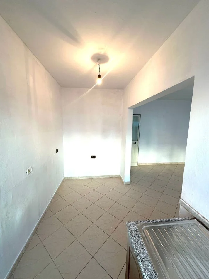 Durres, shitet apartament 1+1 Kati 2, 65 m² 65.000 € (Te stadiumi)