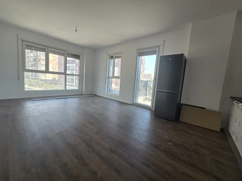 Tirane, jepet me qera apartament 2+1+Ballkon Kati 1, 96 m² 650 € (Dom Bosko)