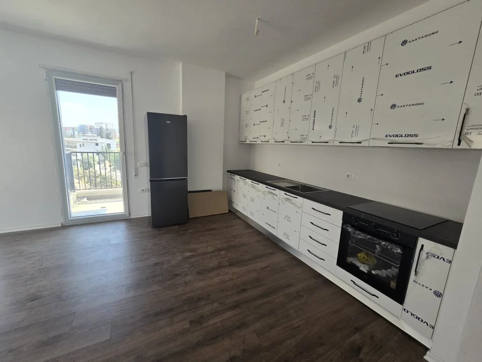 Tirane, jepet me qera apartament 2+1+Ballkon Kati 1, 96 m² 650 € (Dom Bosko)