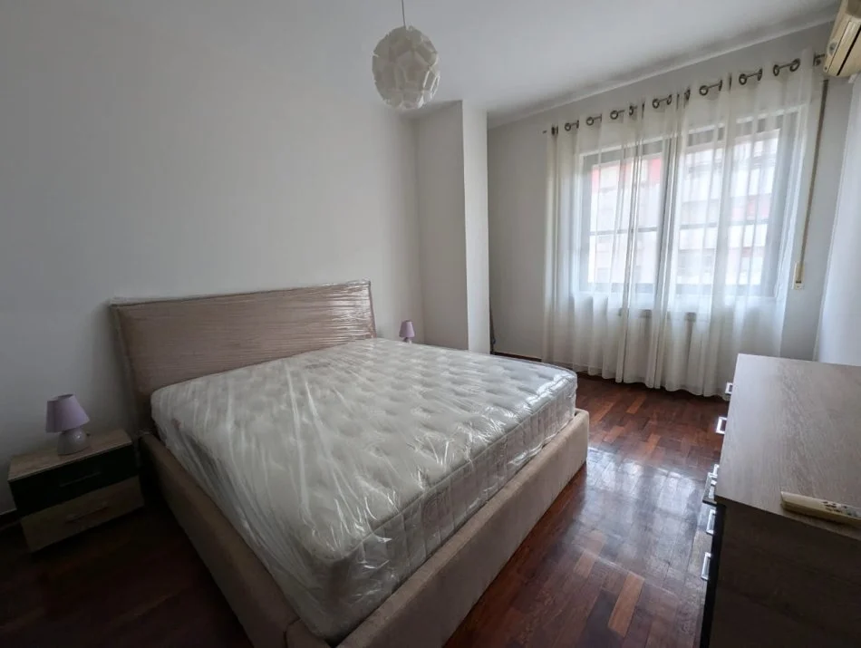 Tirane, jepet me qera apartament 3+1+3, 170.78 m2 , 2300 €uro/muaj (Rruga SAMI FRASHERI,TIRANE)
