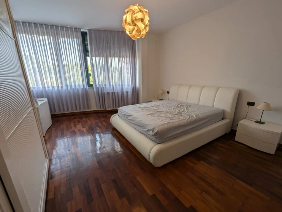 Tirane, jepet me qera apartament 3+1+3, 170.78 m2 , 2300 €uro/muaj (Rruga SAMI FRASHERI,TIRANE)